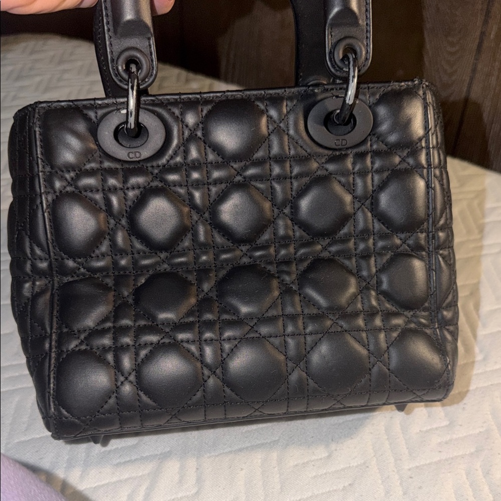 Black Quilted Handbag - Picture 4 of 7